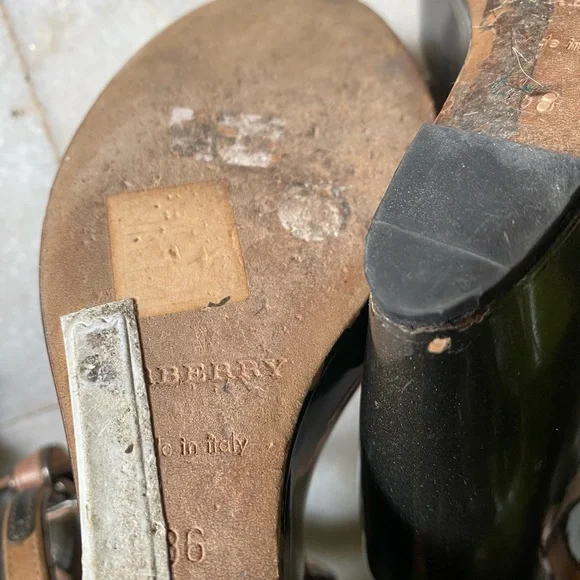 Burberry Wedge Heels with Knot Detail Straps in Powder Pink - Picture 13 of 17